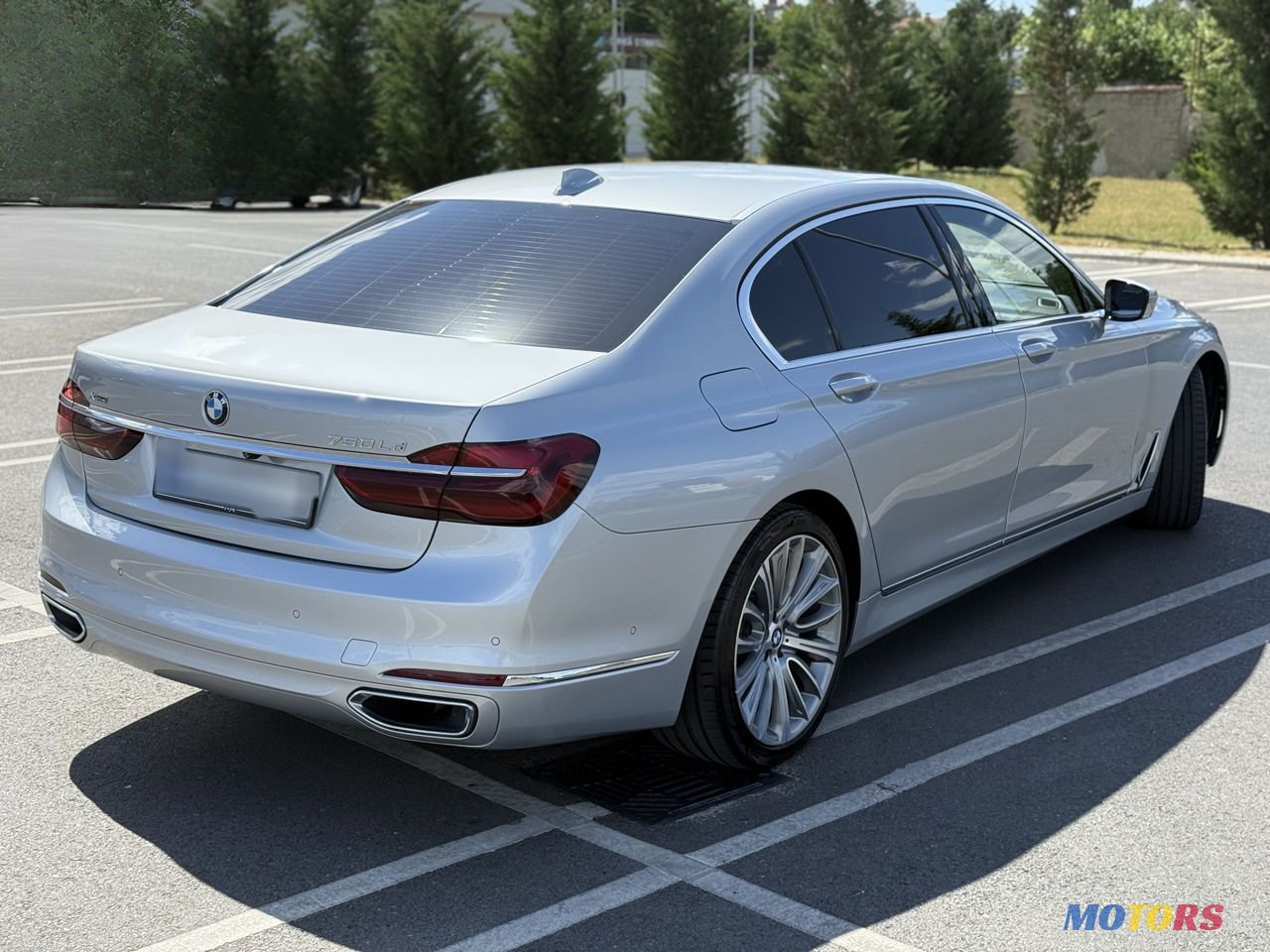 2016' BMW 7 Series photo #4
