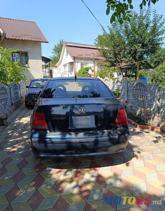 2005' Volkswagen Bora photo #2