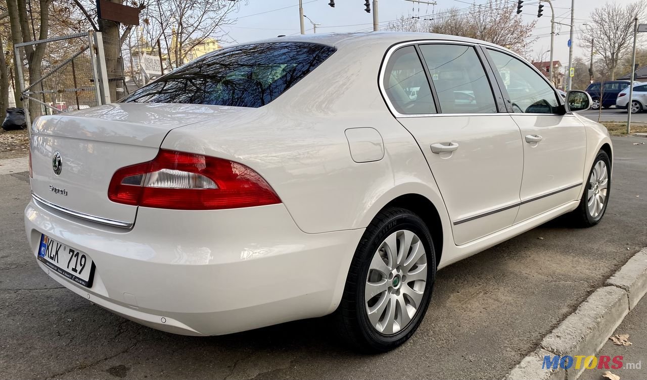 2011' Skoda Superb photo #4
