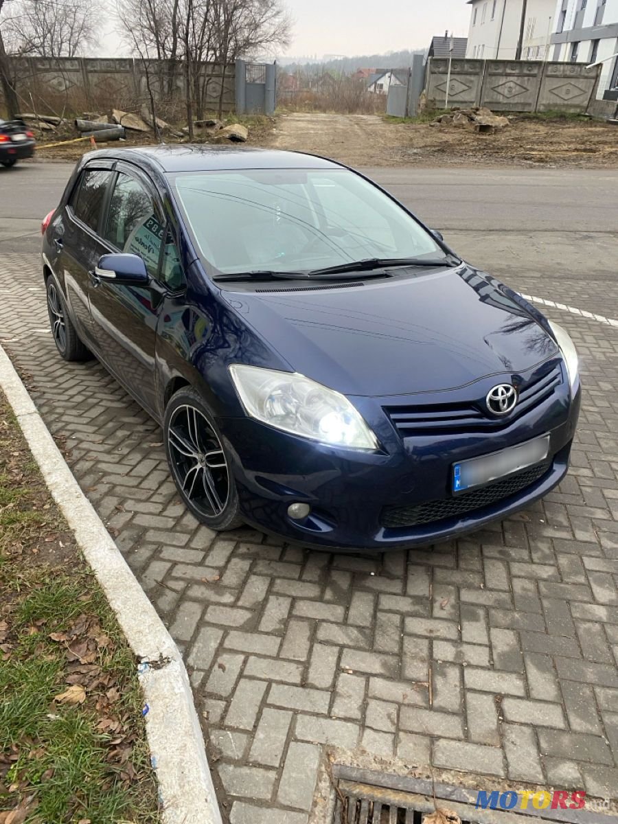 2011' Toyota Auris photo #1