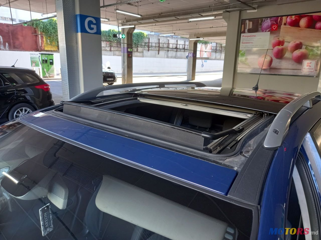 2008' Renault Megane photo #2