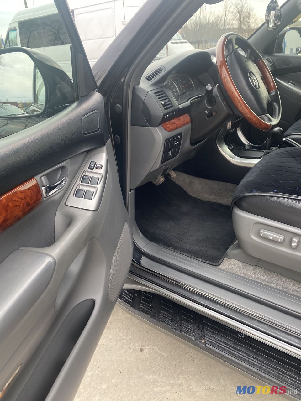 2007' Toyota Land Cruiser Prado photo #3