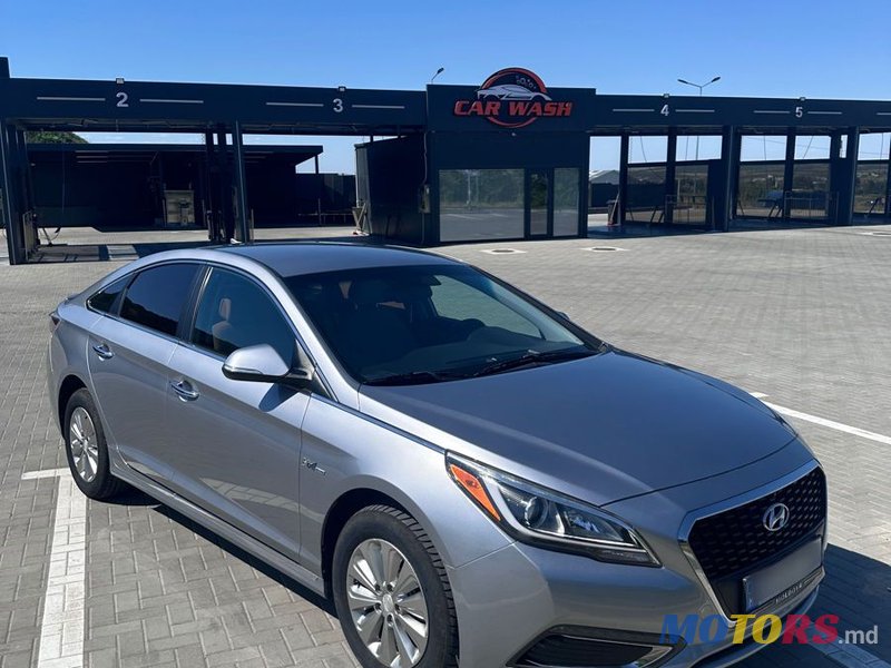 2016' Hyundai Sonata photo #2