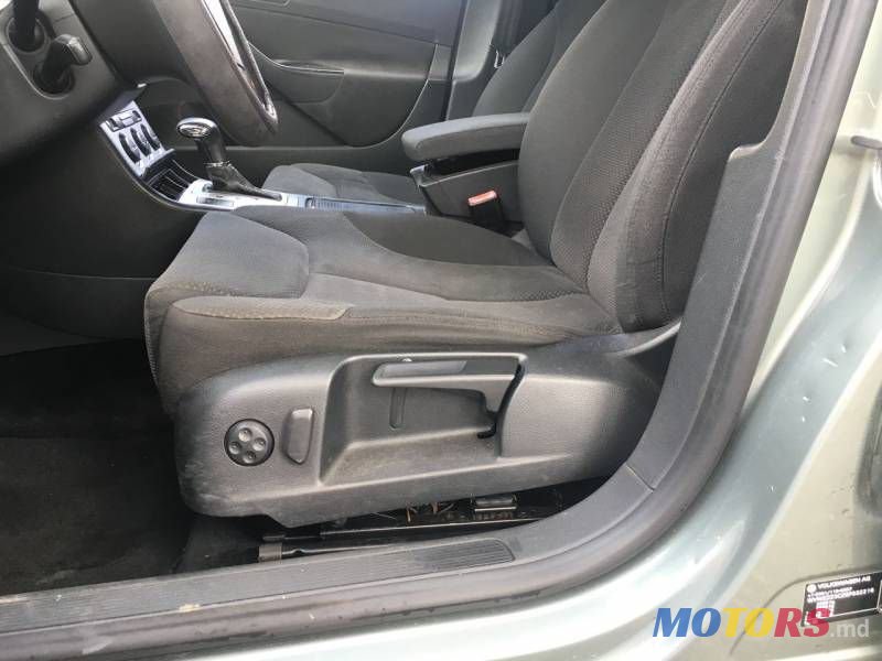 2007' Volkswagen Passat photo #5