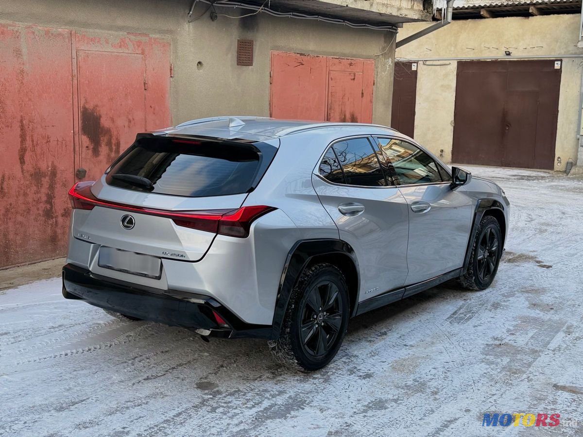 2021' Lexus UX photo #2