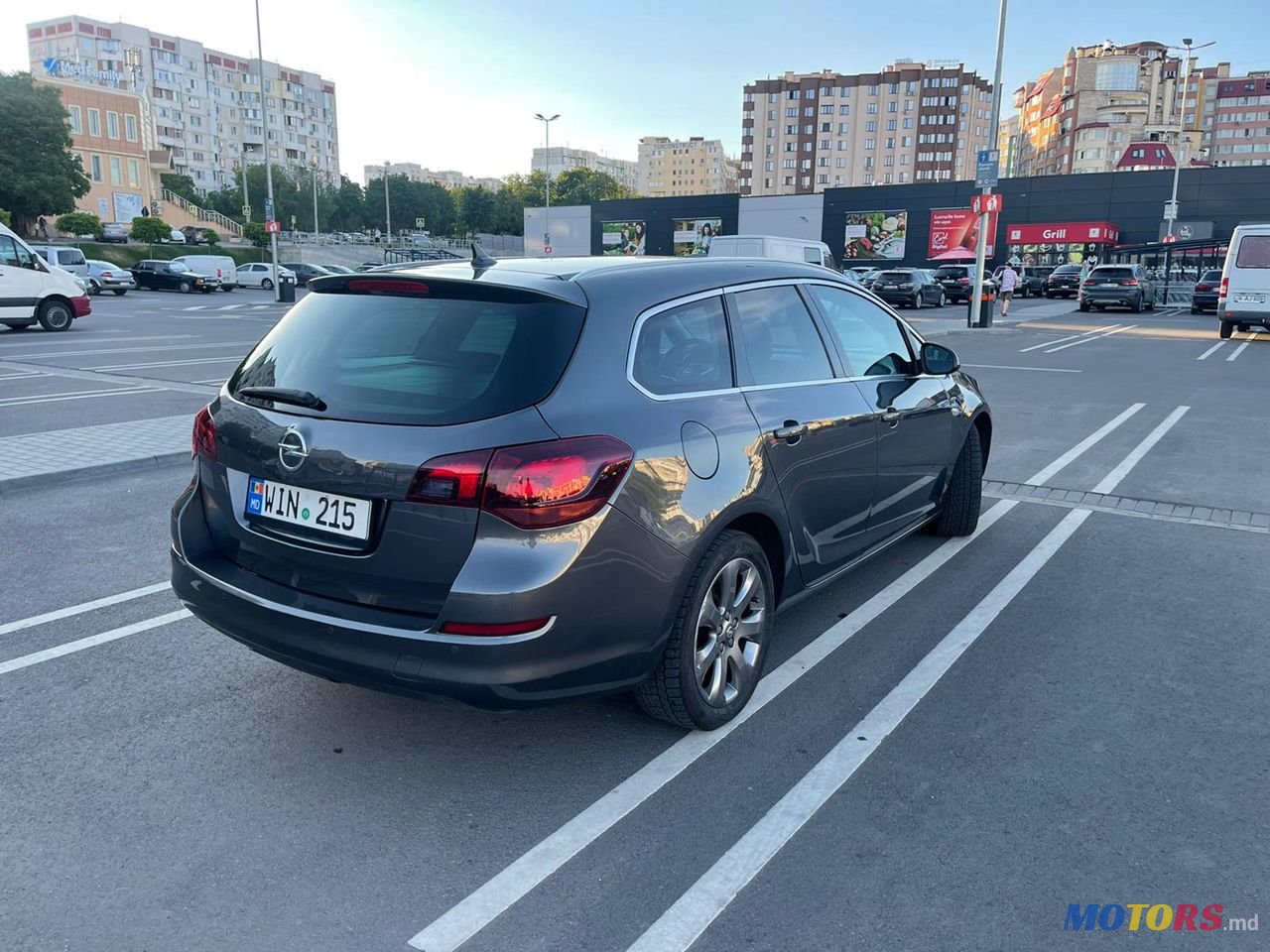 2011' Opel Astra photo #2