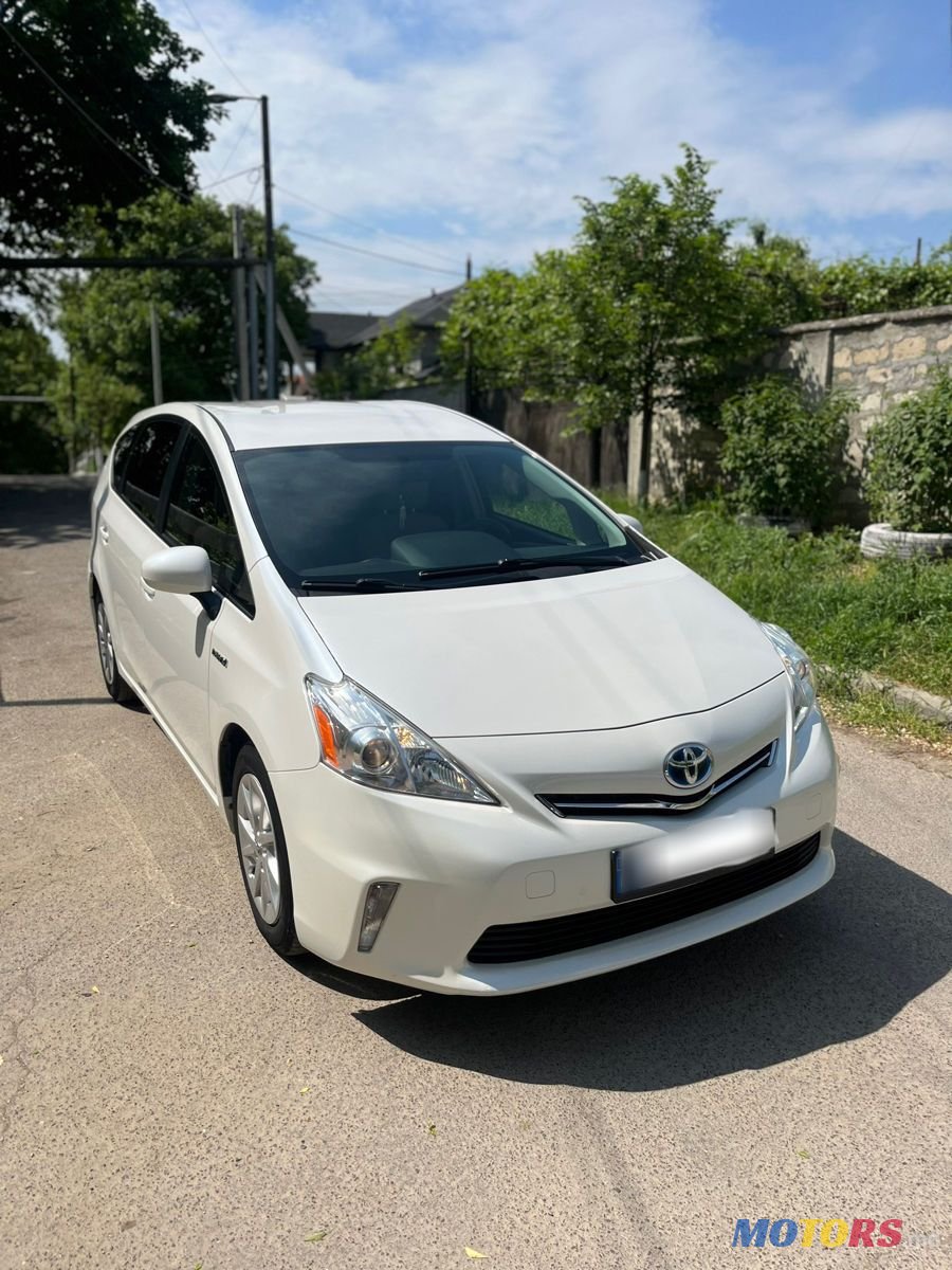 2012' Toyota Prius v photo #4