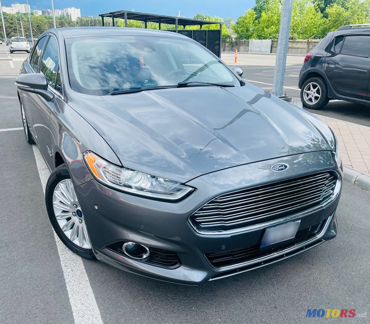 2013' Ford Fusion photo #2