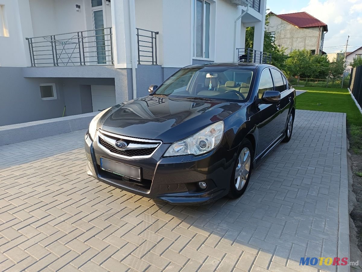 2010' Subaru Legacy photo #2