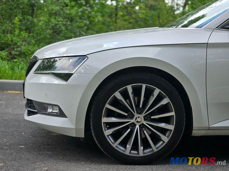 2019' Skoda Superb photo #4