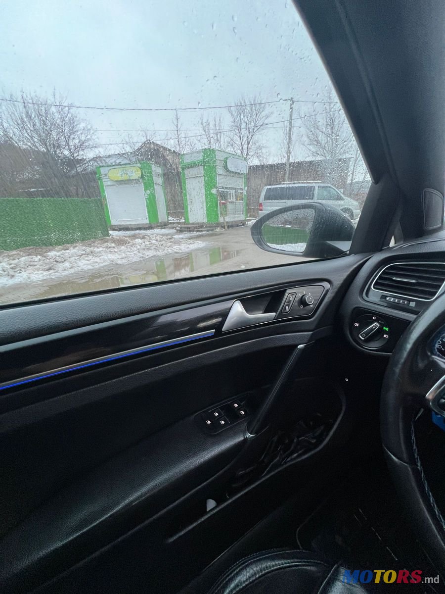 2015' Volkswagen Golf photo #5