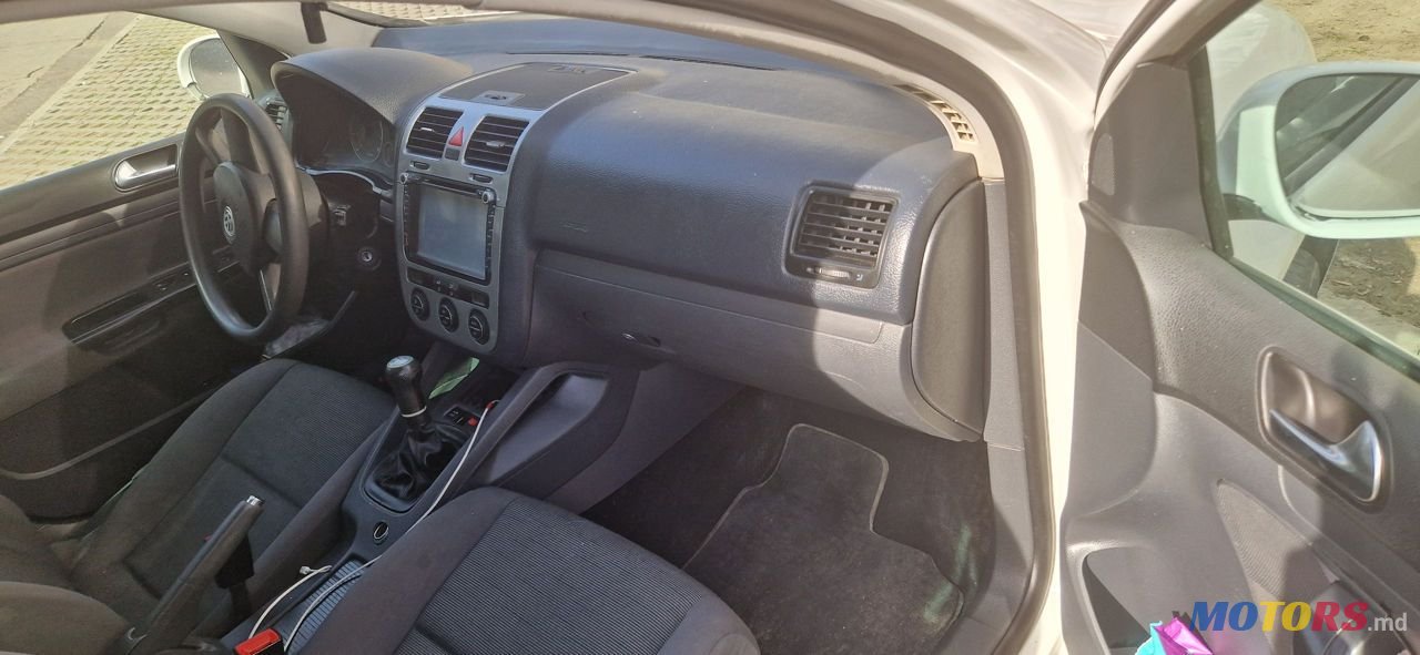 2009' Volkswagen Golf photo #4