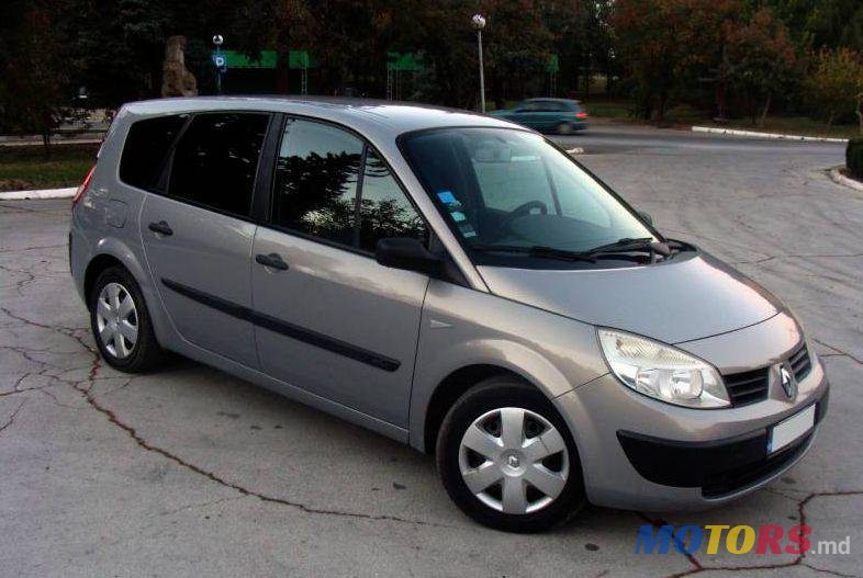 2005' Renault Grand Scenic photo #2