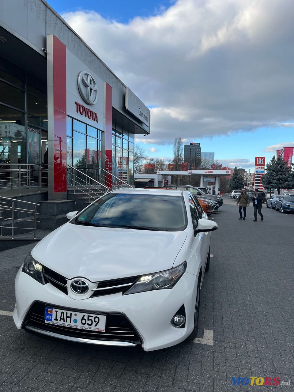 2014' Toyota Auris photo #2