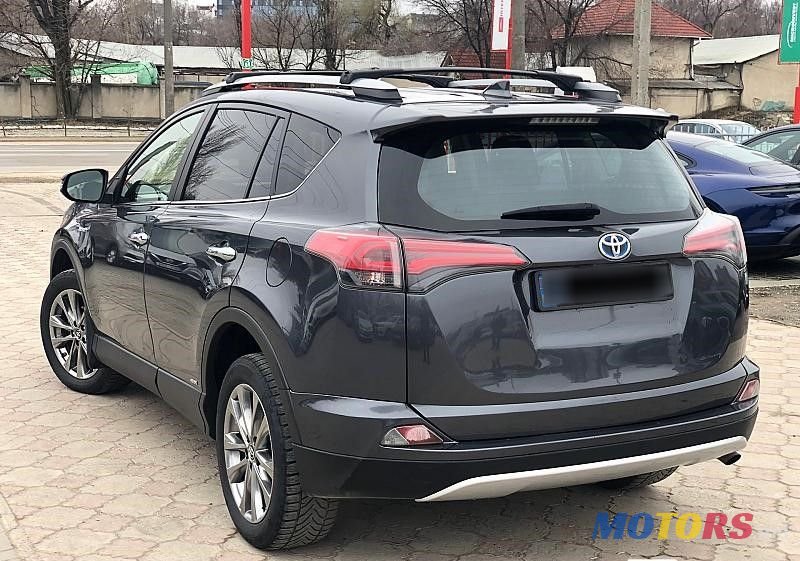 2018' Toyota RAV4 photo #2