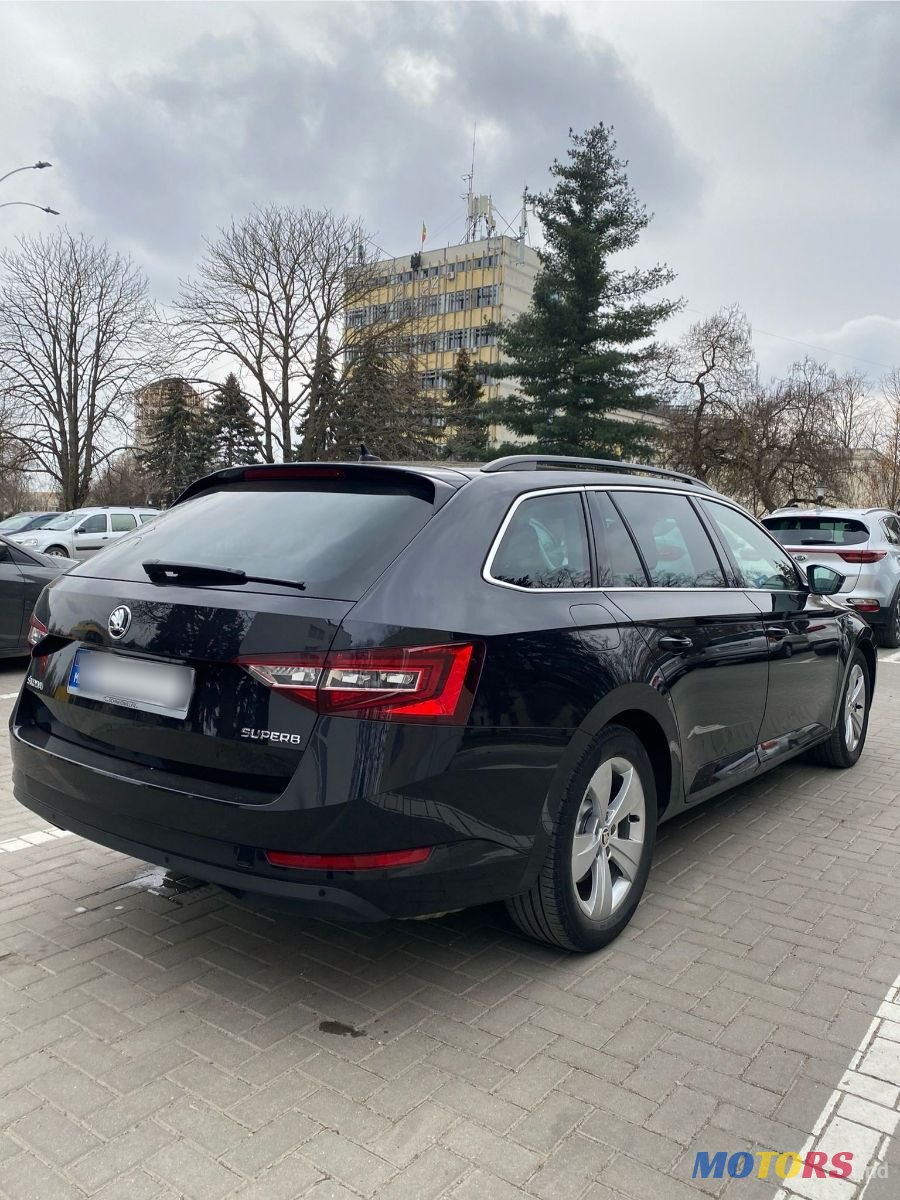 2019' Skoda Superb photo #3