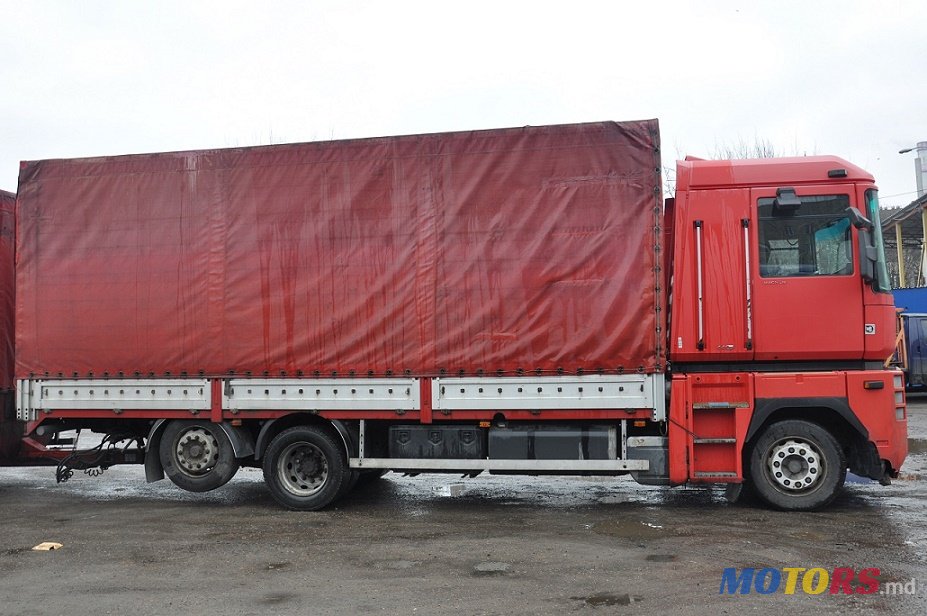 2006' Renault MAGNUM DXI 440.25 PR 6X2 photo #4