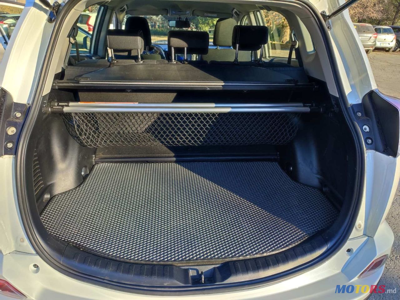 2017' Toyota RAV4 photo #4