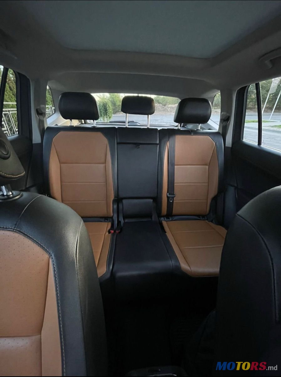 2019' Volkswagen Tiguan photo #5