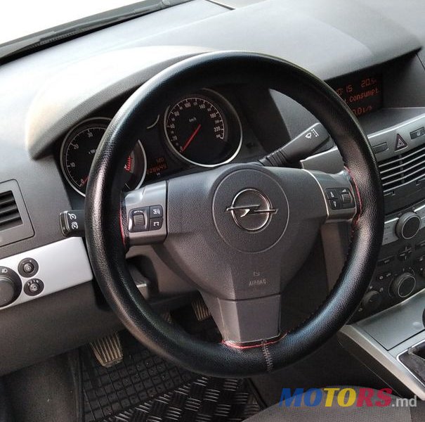 2005' Opel Astra photo #3