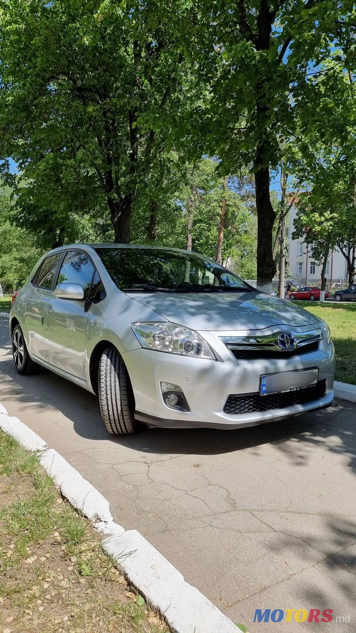 2011' Toyota Auris photo #2
