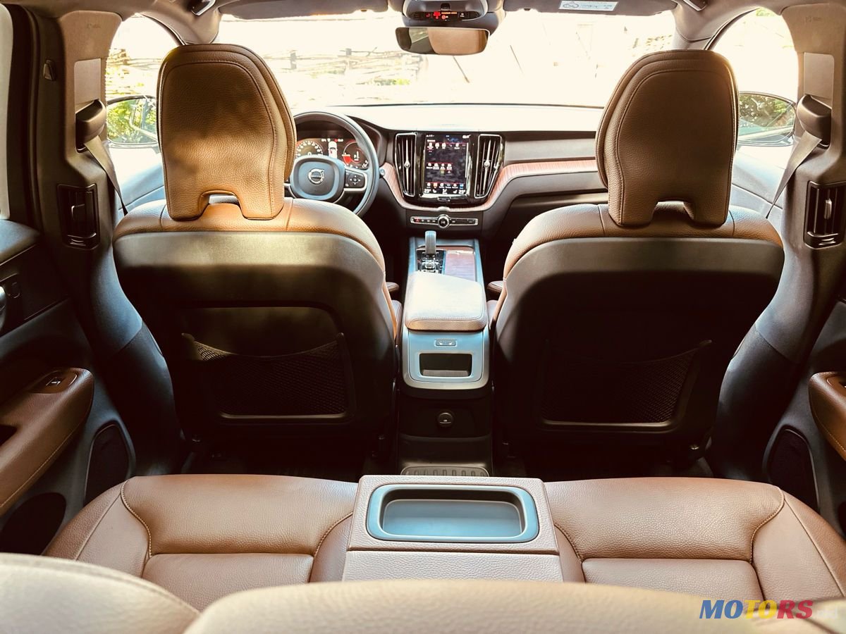 2020' Volvo XC60 photo #5