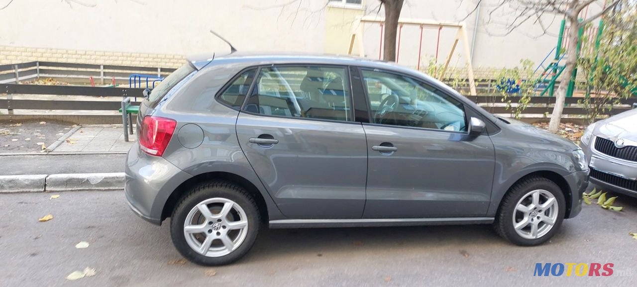 2011' Volkswagen Polo photo #1