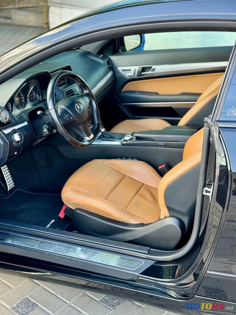 2010' Mercedes-Benz E-Class Coupe photo #5