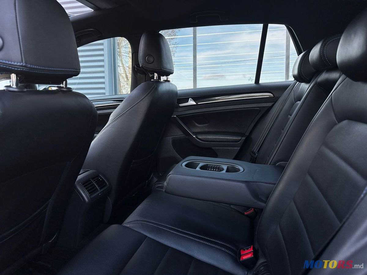 2015' Volkswagen Golf photo #1