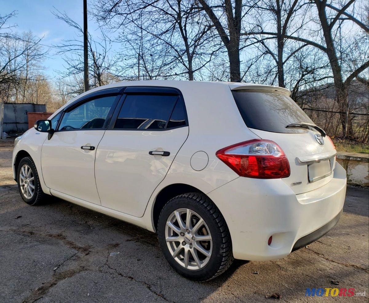 2010' Toyota Auris photo #2