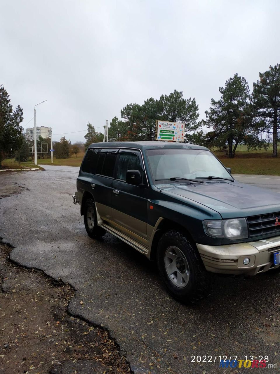 1998' Mitsubishi Pajero photo #2
