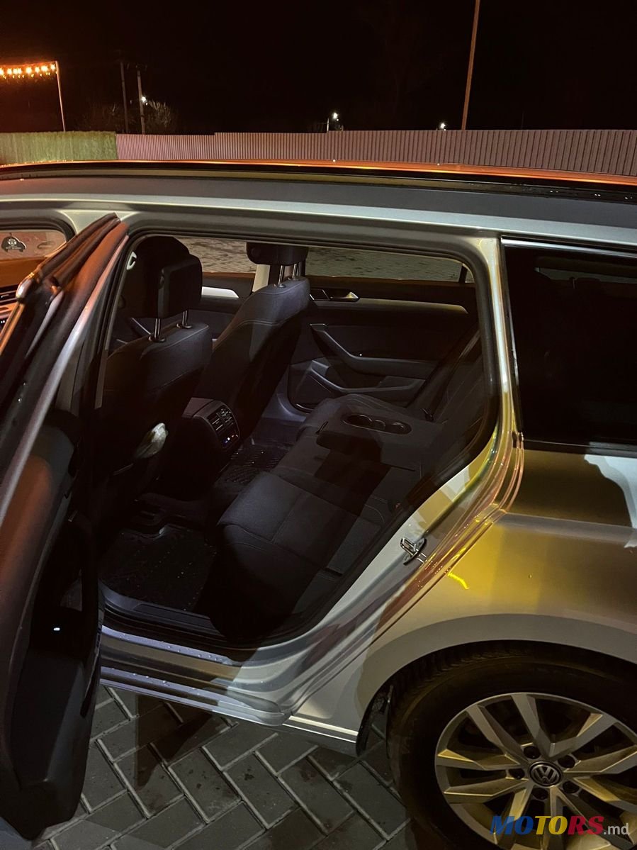 2015' Volkswagen Passat photo #6