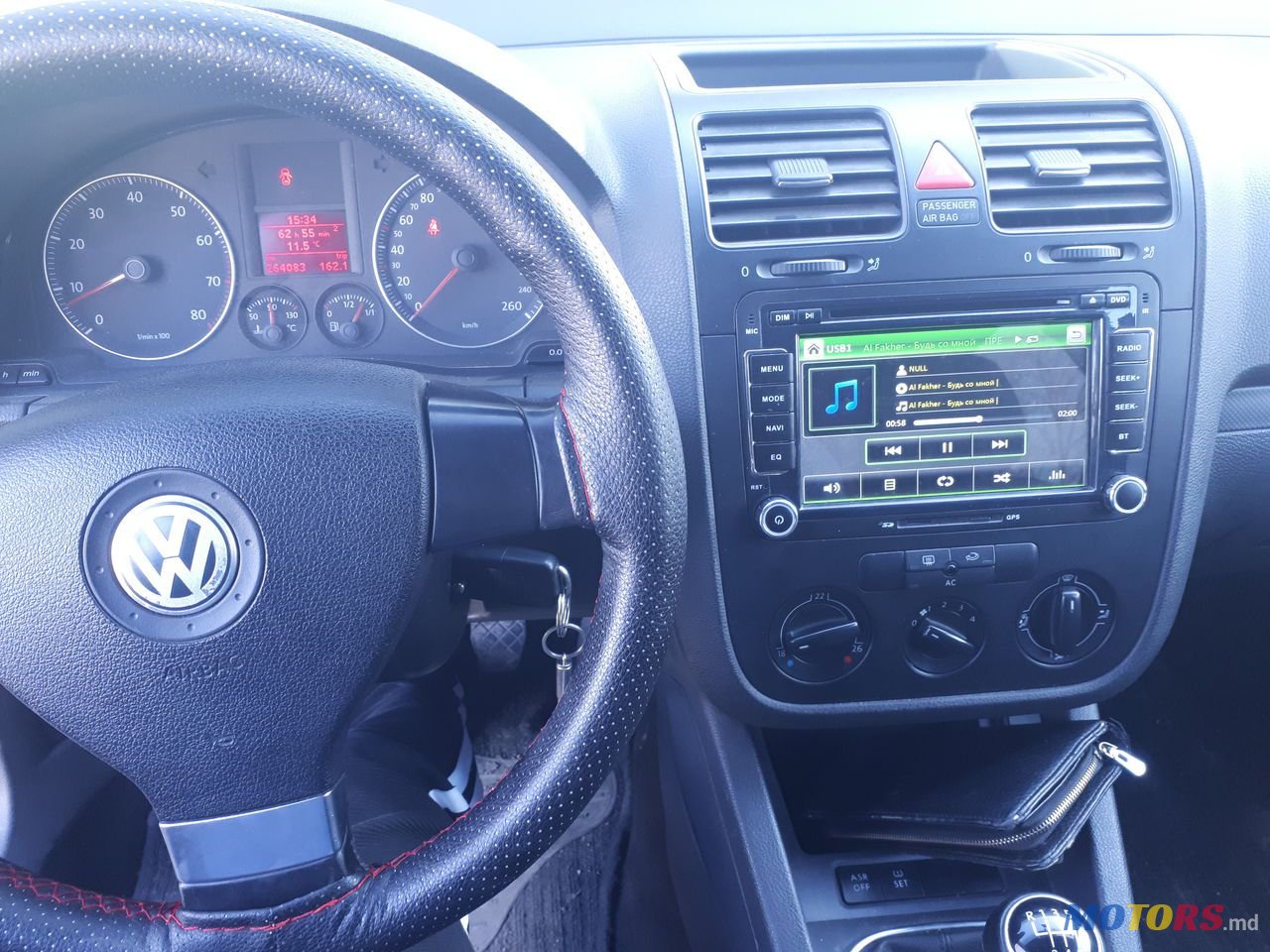 2008' Volkswagen Golf photo #2