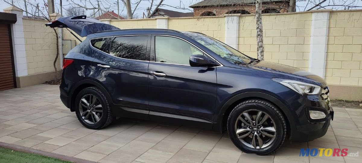 2013' Hyundai Santa Fe photo #2