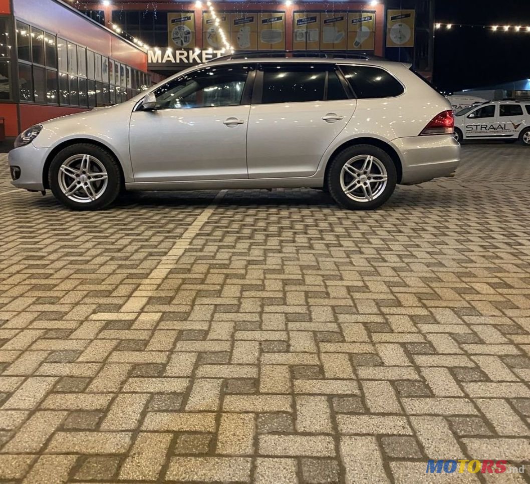 2010' Volkswagen Golf photo #3