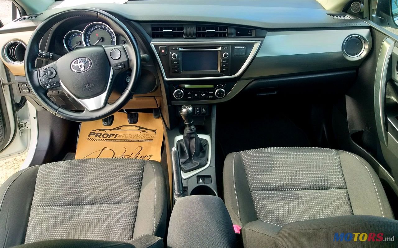 2014' Toyota Auris photo #6