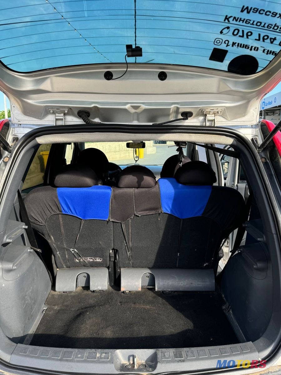 2008' Mitsubishi Colt photo #5