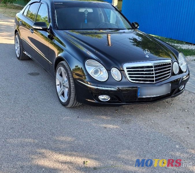 2008' Mercedes-Benz E-Class photo #2