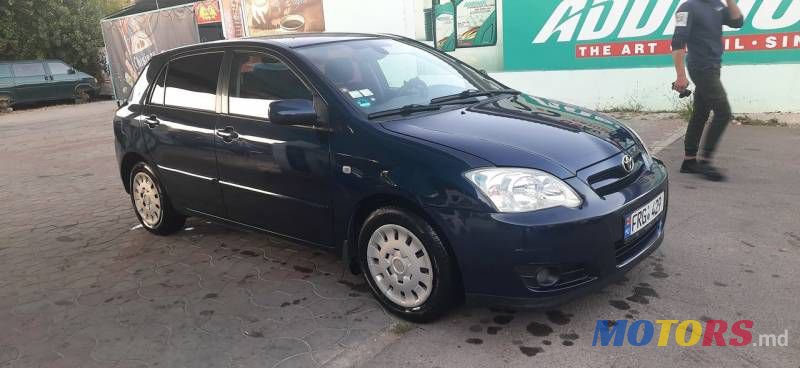 2004' Toyota Corolla photo #2