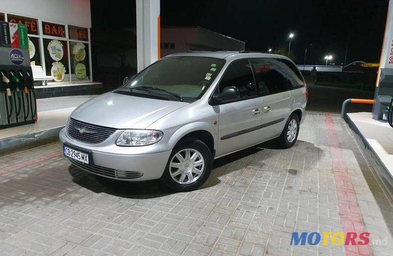 2002' Chrysler Voyager photo #1