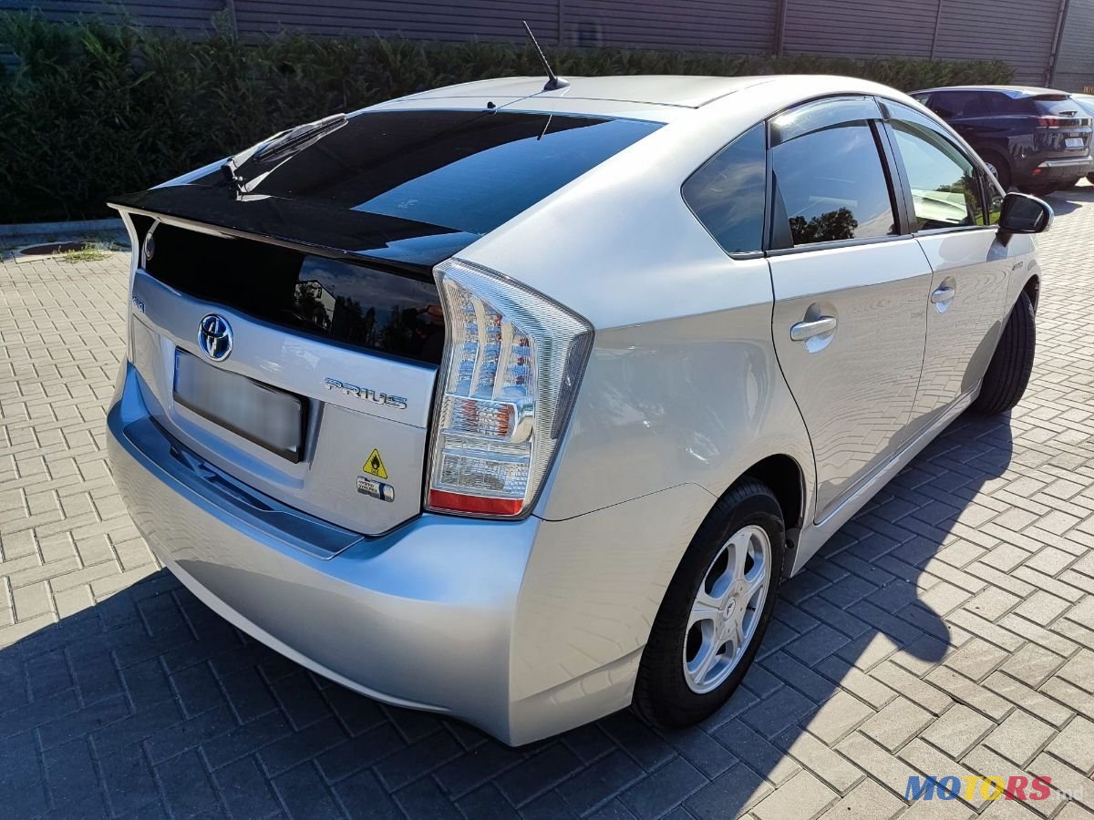 2011' Toyota Prius photo #2