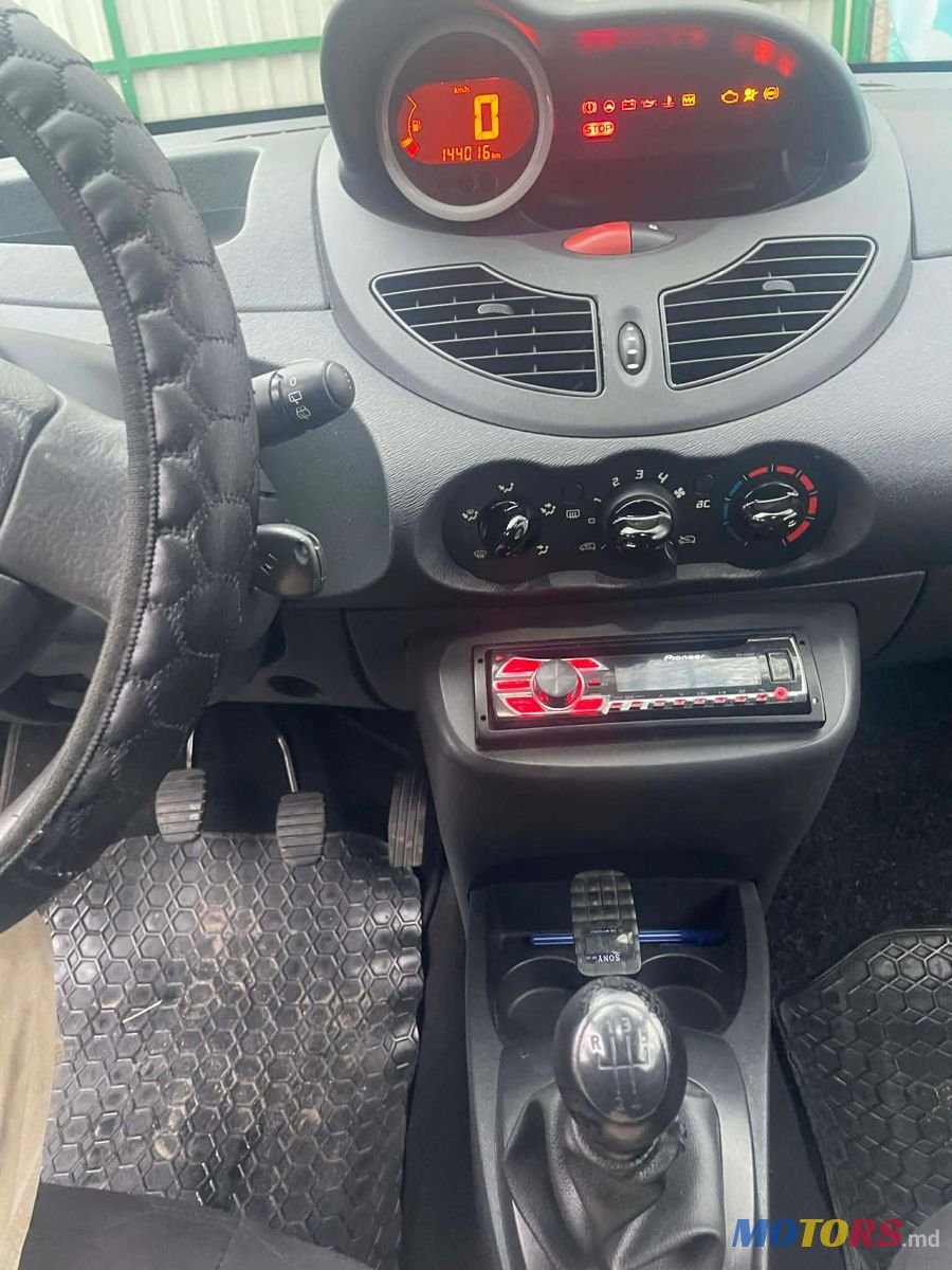 2011' Renault Twingo photo #6