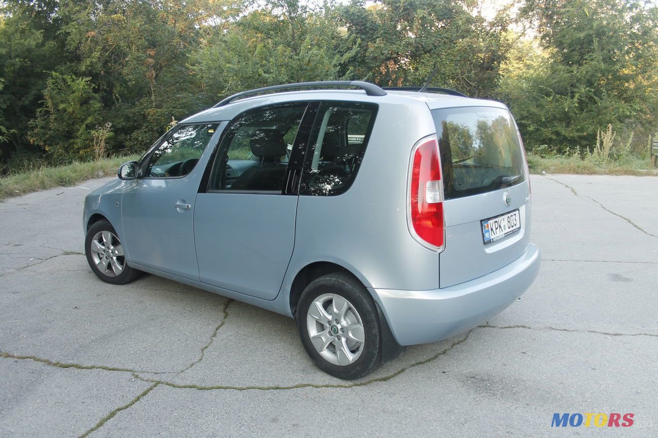 2011' Skoda Fabia photo #4