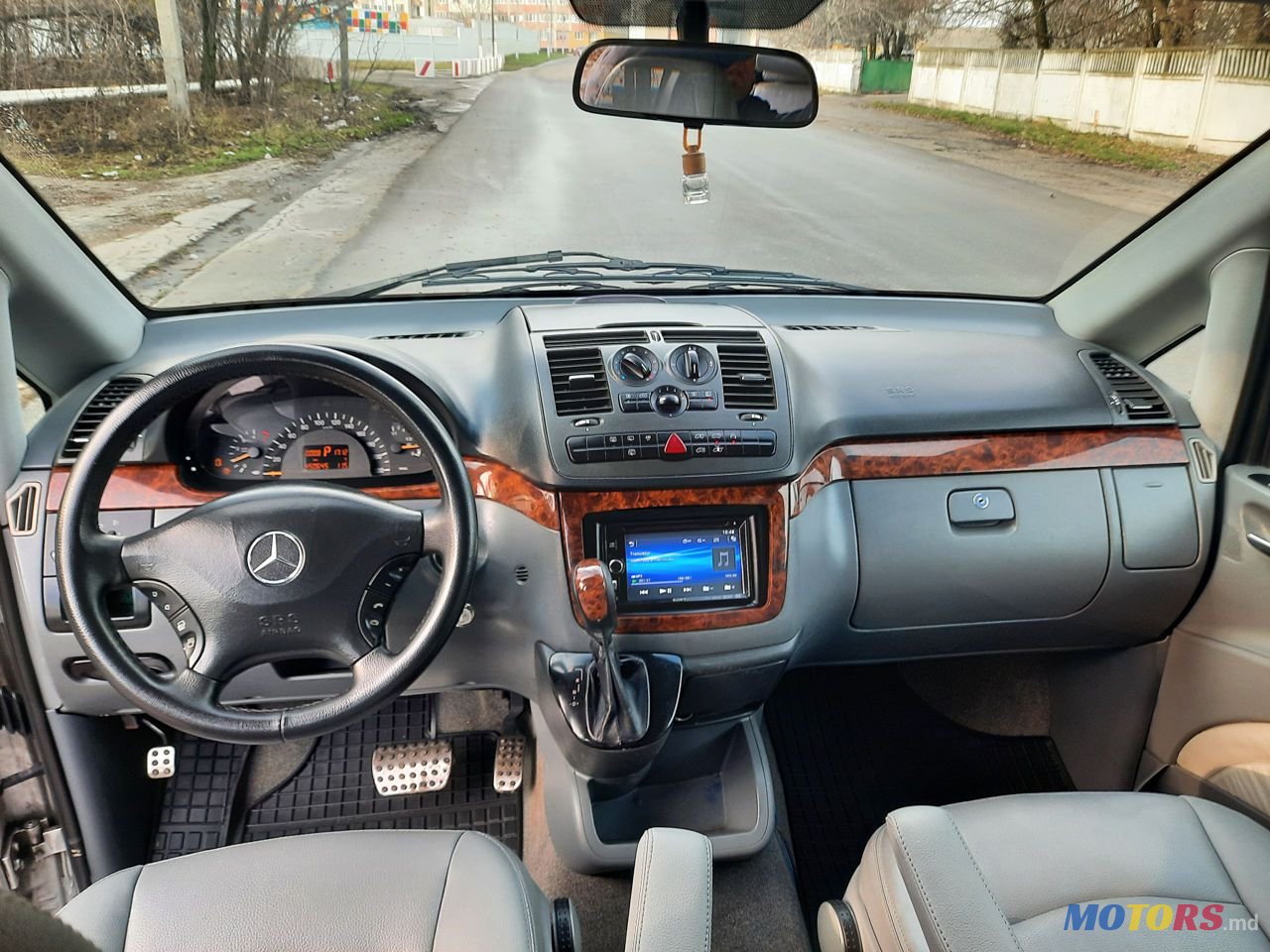 2005' Mercedes-Benz Viano photo #3