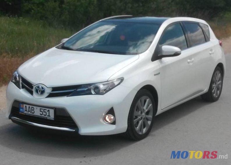 2012' Toyota Auris photo #1