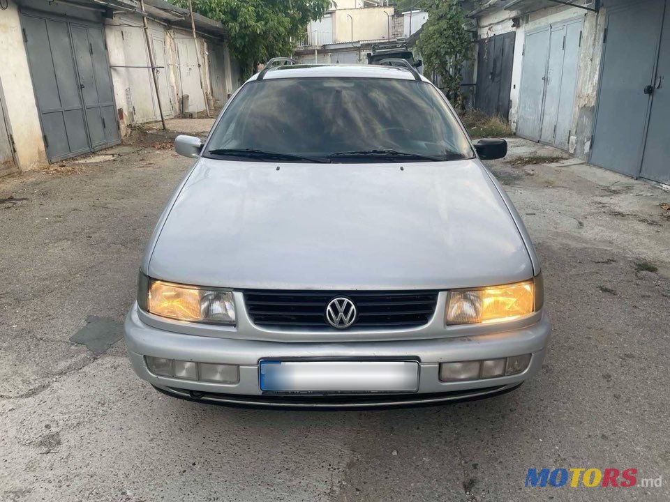 1995' Volkswagen Passat photo #2