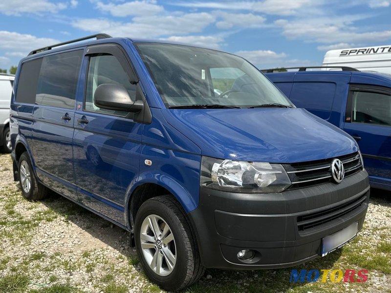 2013' Volkswagen Transporter photo #2