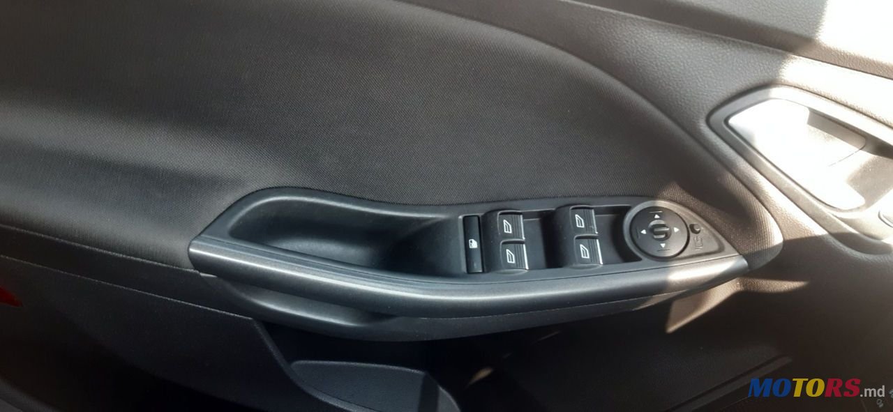2016' Ford Focus photo #5