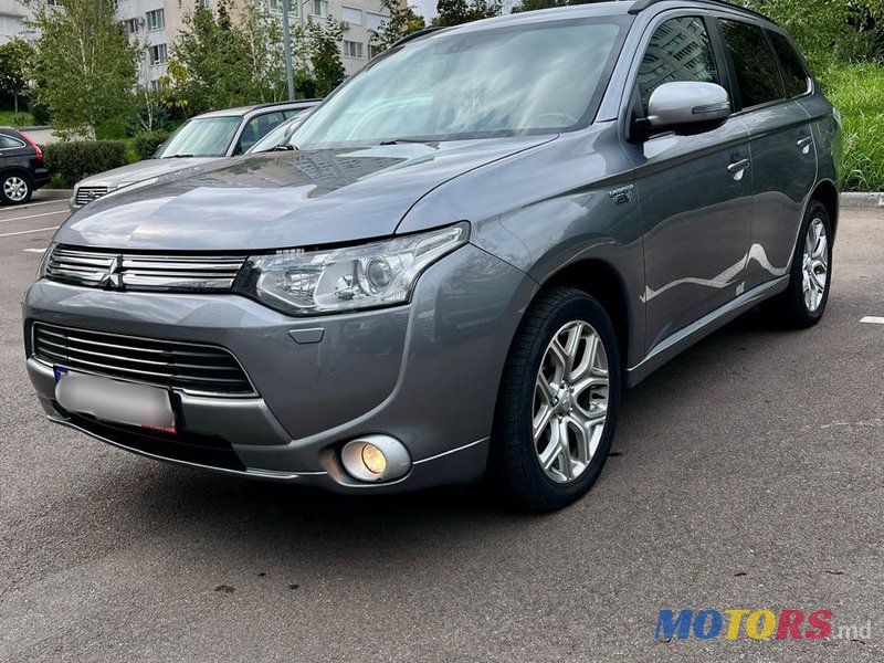 2013' Mitsubishi Outlander photo #3