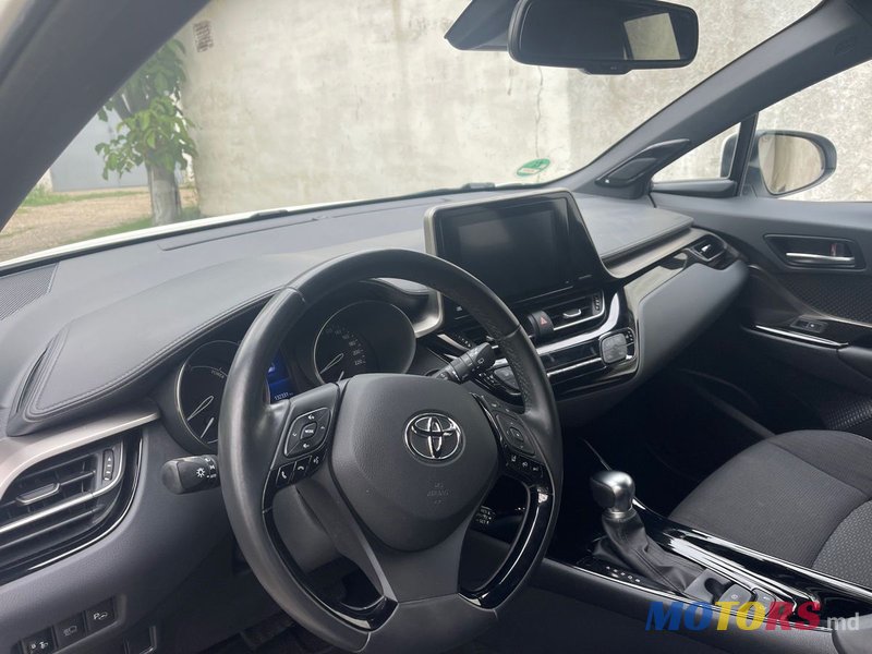 2019' Toyota C-HR photo #6